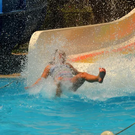 호텔 The Grand Uecel 3*